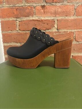 NWT White Mountain Black Platform Mule with Wood-Effect Heel
